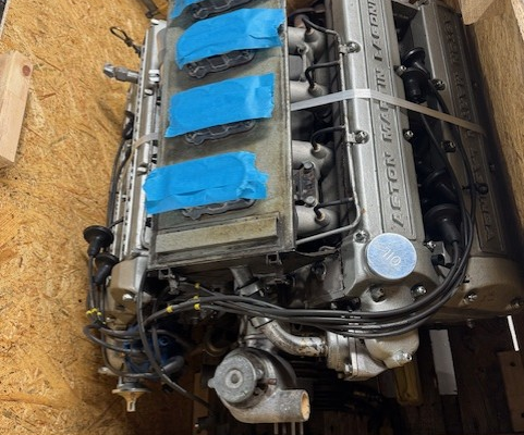 Dry engine components prepared for road freight groupage transport